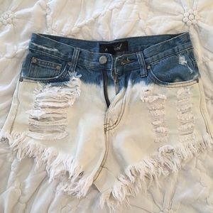 Evenuel size M whitewash  high waisted shorts